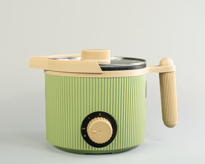 Lightweight mini candle wax melter with clean pour spout